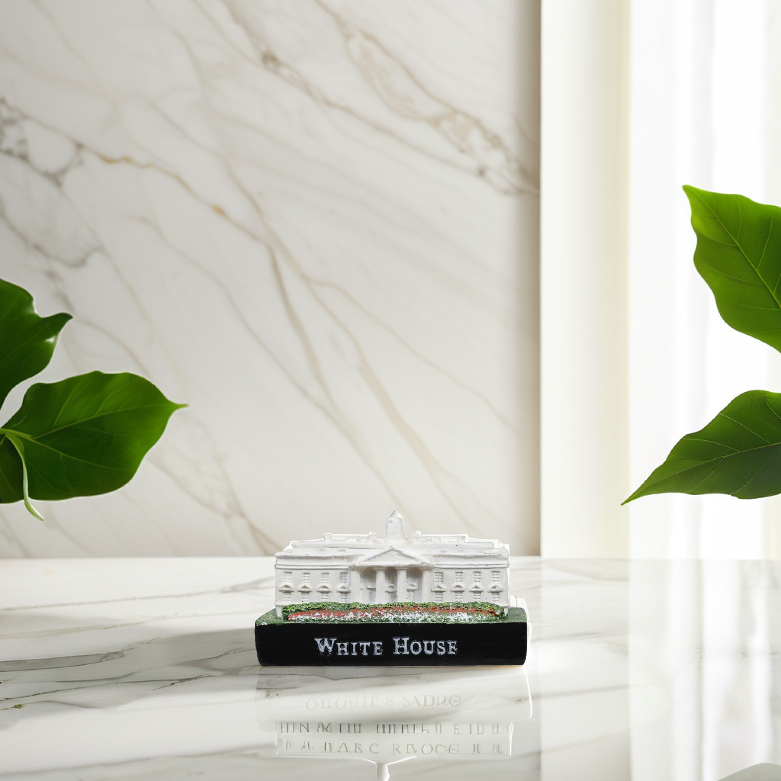 Elegant White House Resin Stat - Office Technology 评论和价格